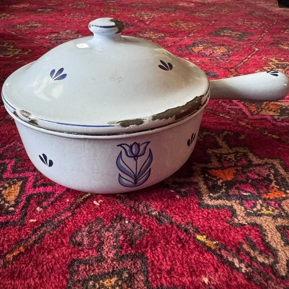 Vintage enamelware Made in holland. Blue flower plus lid